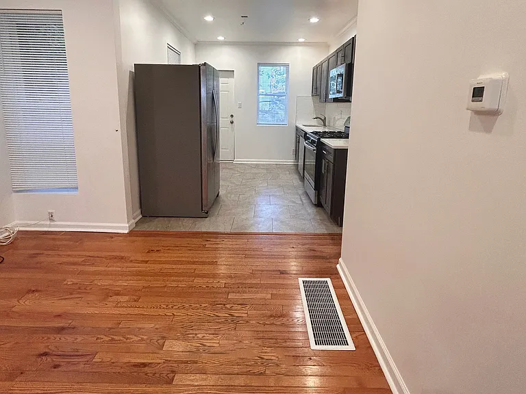 2233 Bonaffon St — Photo 3