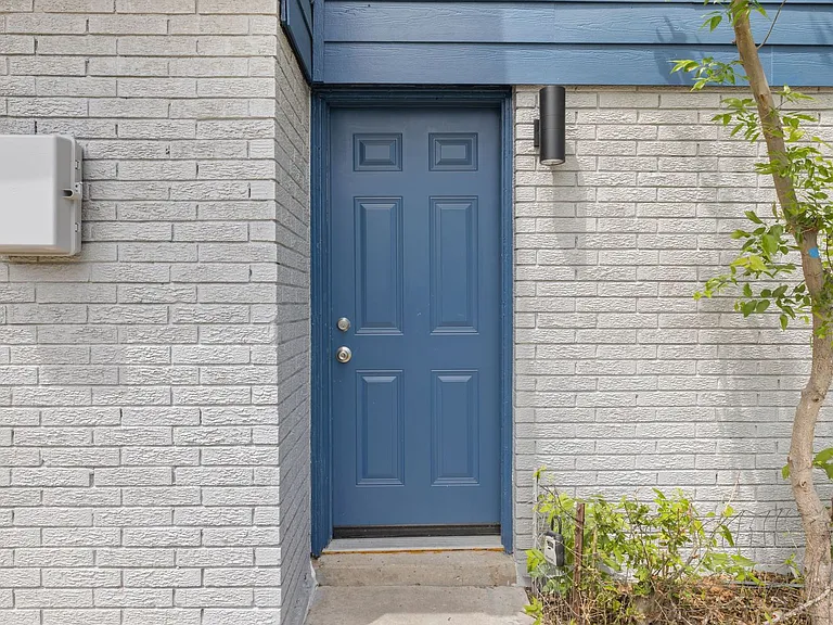 301 E Croslin St #103 — Photo 23