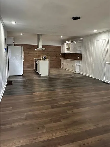 2201 Barnes Mill Rd — Photo 2