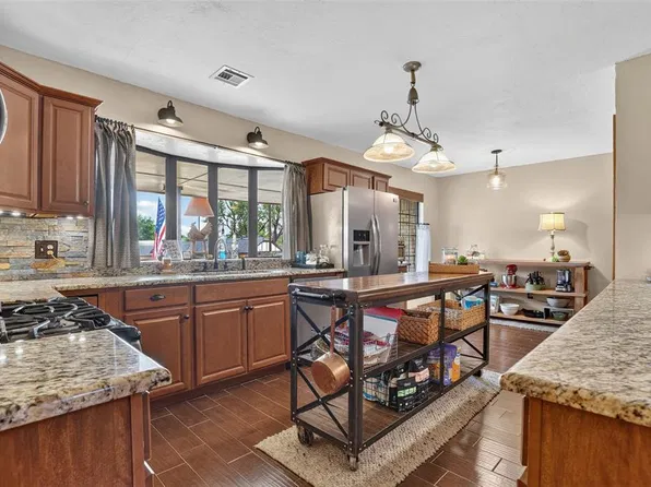 312 Wellington Ln, Moore, OK 73160