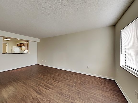 3rd image of 154 Lori Anne Ln