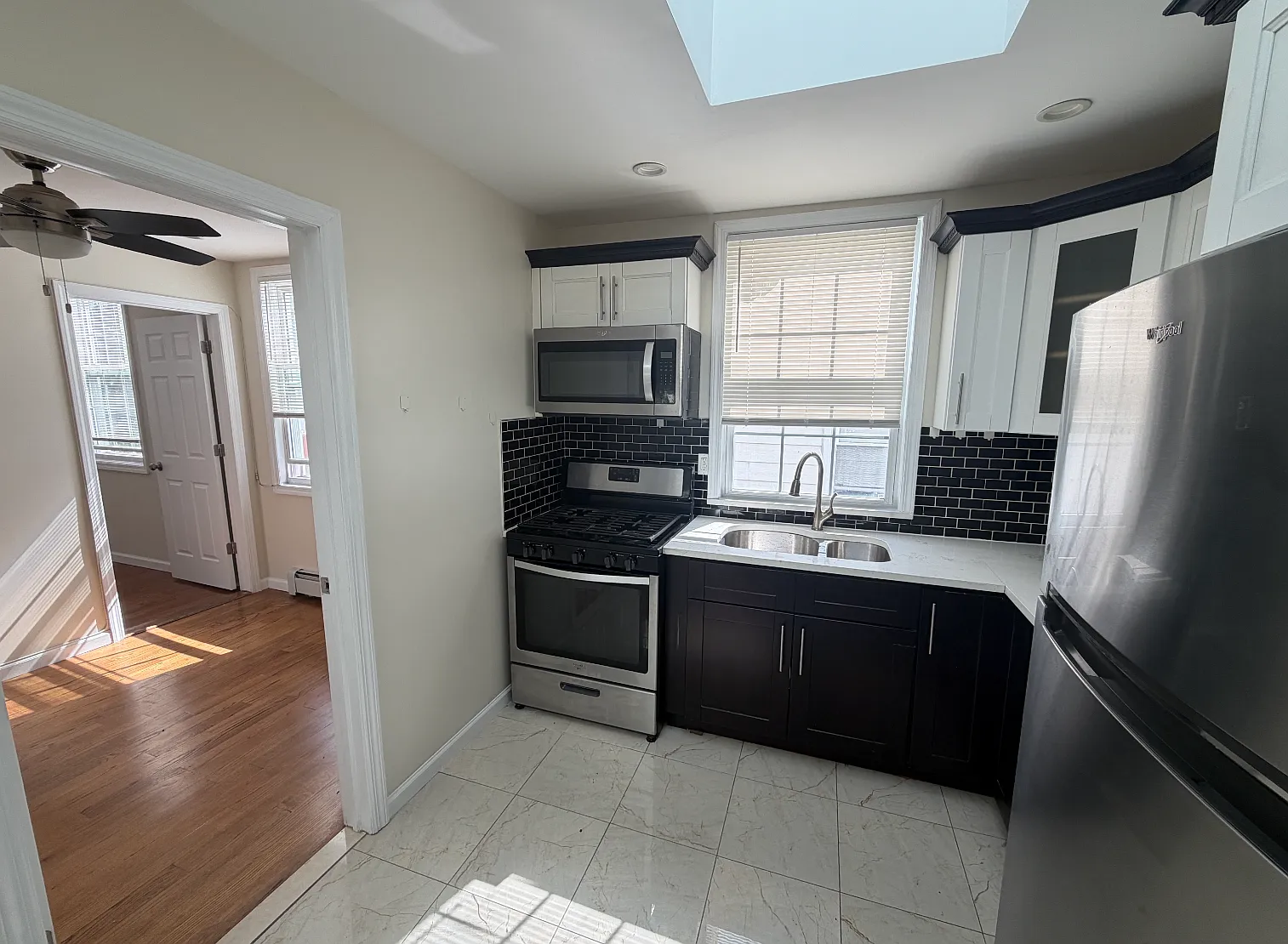 2 bed, 850 sqft, $2,900 — Photo 3