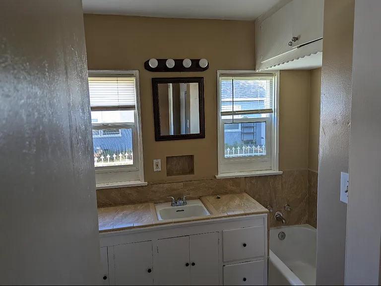 311 S Carmalita St — Photo 10