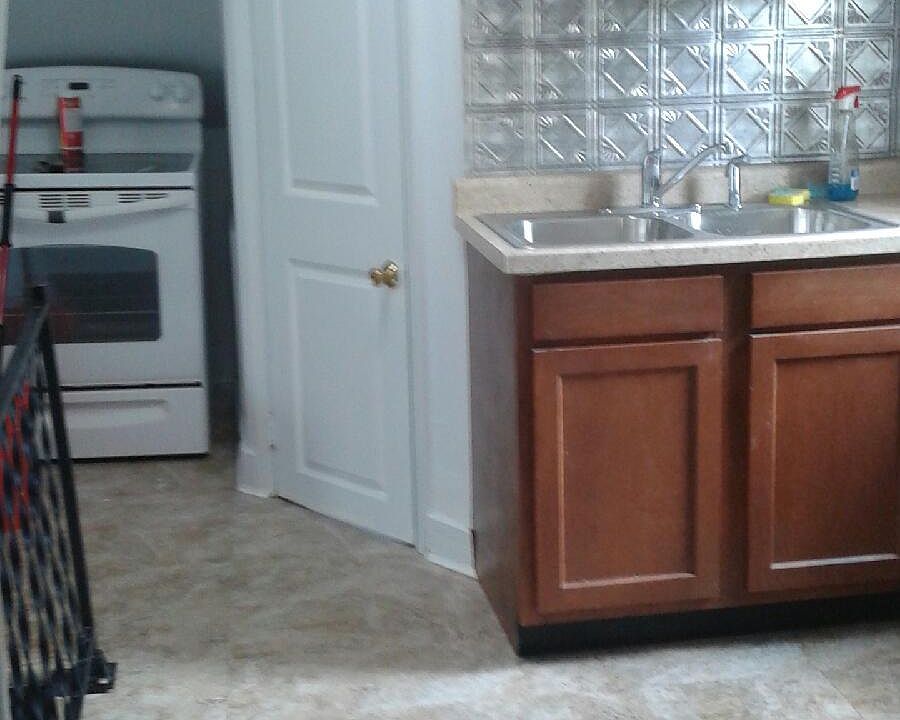 Small eat-in kitchen