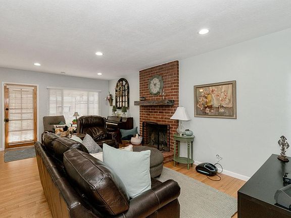 4th image of 2716 E Brown Ave