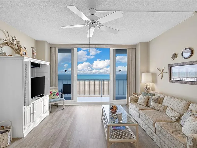 140 Seaview Ct #S902 — Photo 3