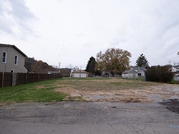 4th image of 111 Poplar St