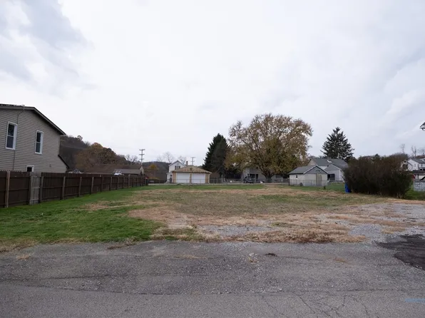 111 Poplar St, Imperial, PA 15126