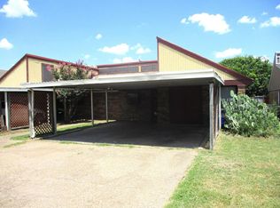 203 Yorkshire Ct, Euless, TX 76040