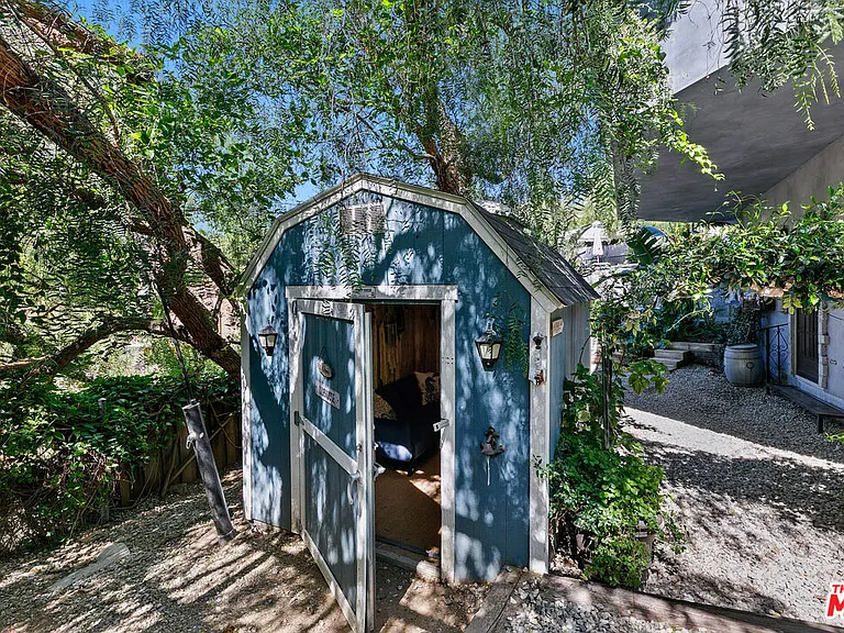 2851 Seabreeze Dr — Photo 66