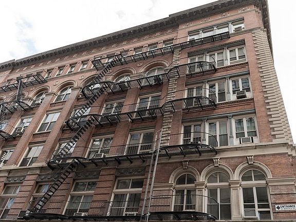 3rd image of 15 Waverly Pl #3T