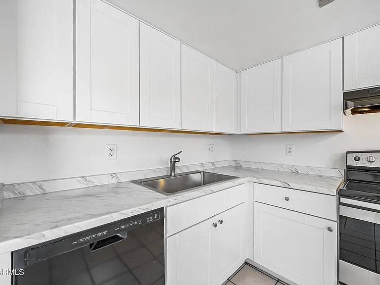 15601 N 27th St #46 — Photo 8