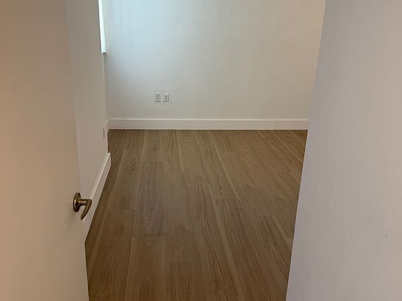 4th image of 18800 NE 29th Ave APT 1027