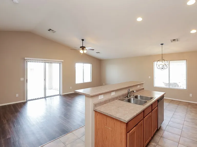3658 E Alamo St — Photo 5