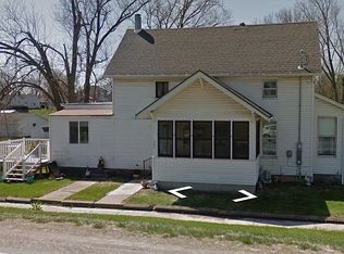 101 E Wood St, Camp Point, IL 62320