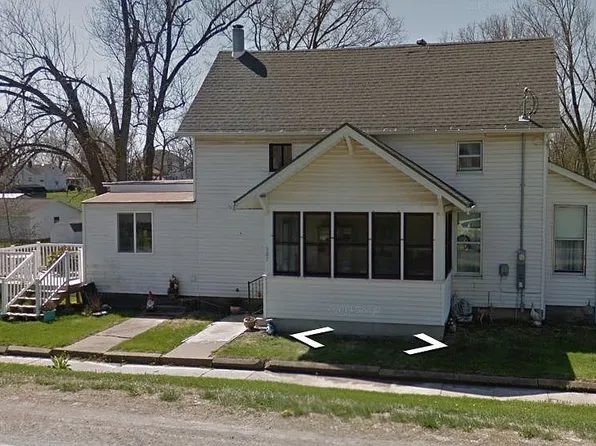 101 E Wood St, Camp Point, IL 62320