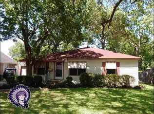 3840 Hays Ave, Groves, TX 77619