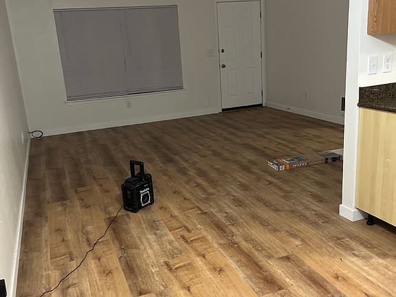 Large living room leading to dinning room