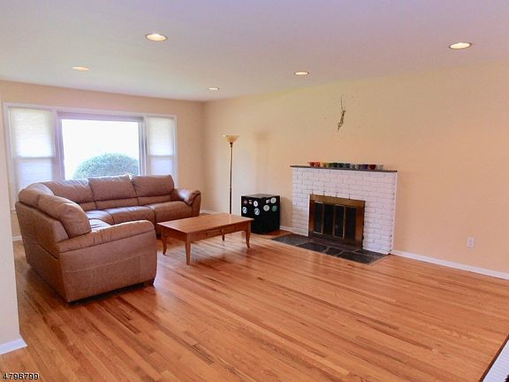5th image of 115 Garfield Ave
