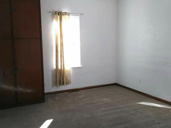 3rd image of 196 Summit Ave