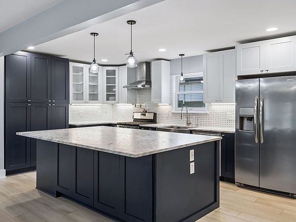 4th image of 800 Del Rio Pike