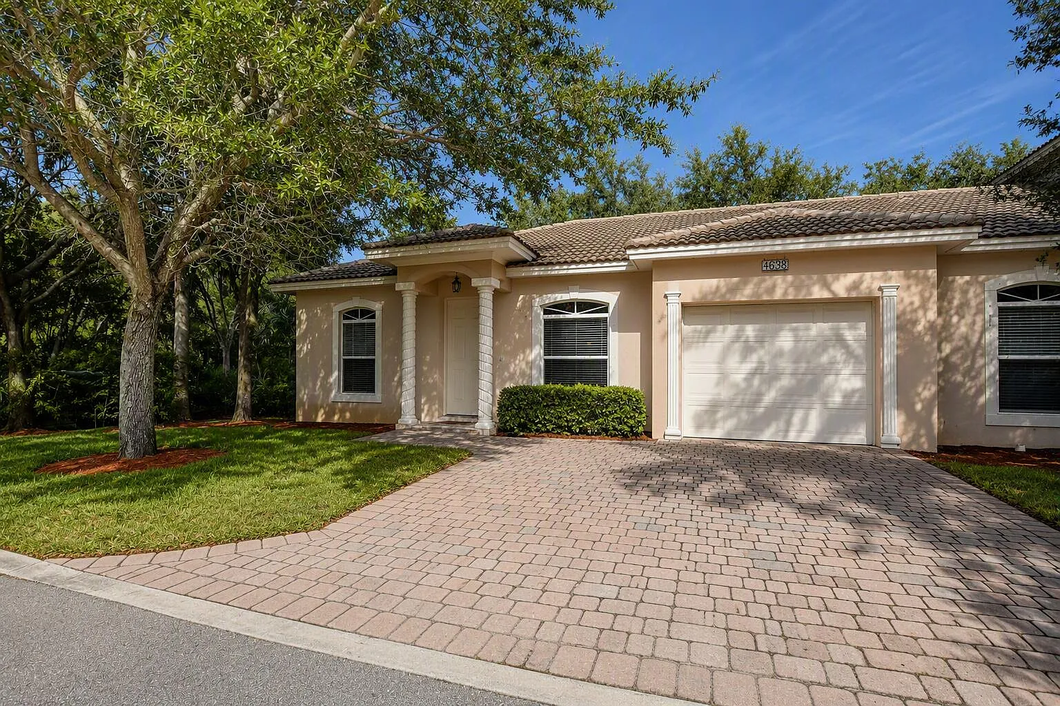 3 bed, 2.0 bath, 1153 sqft, $2,450 — Photo 1