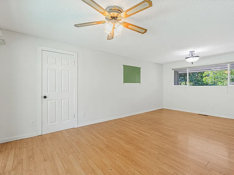 10434 NE 16th Pl — Photo 10
