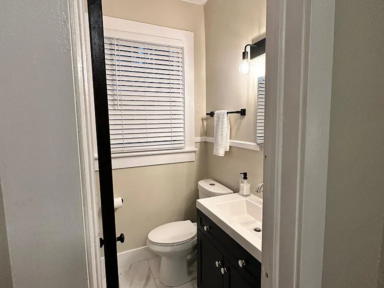 269 W Georgia St — Photo 3