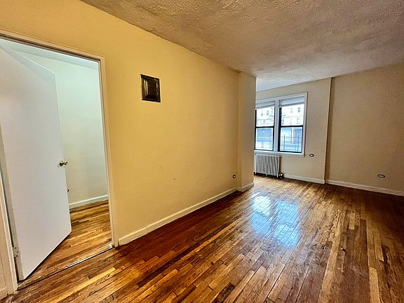 3rd image of 20-31 19th St #2D