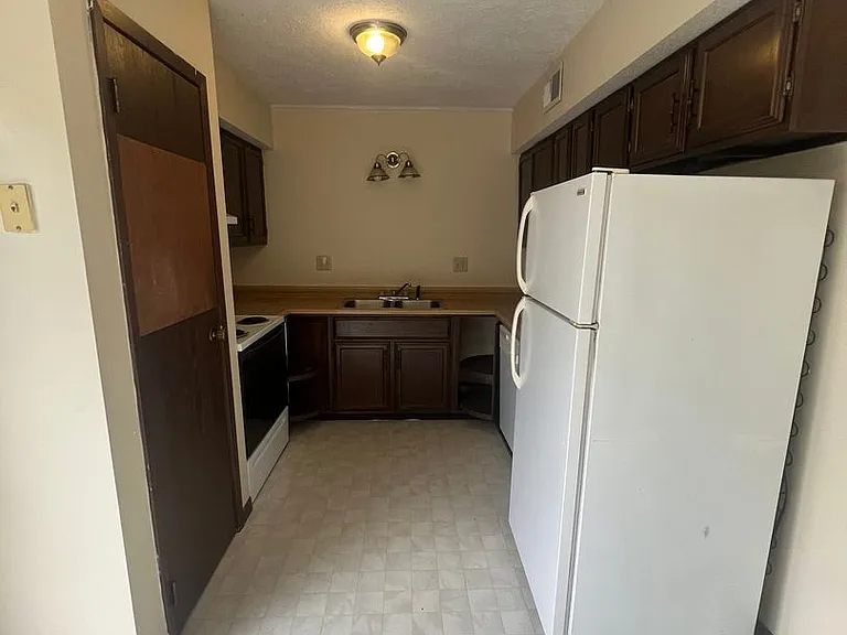 2802 Monmouth Court — Photo 2