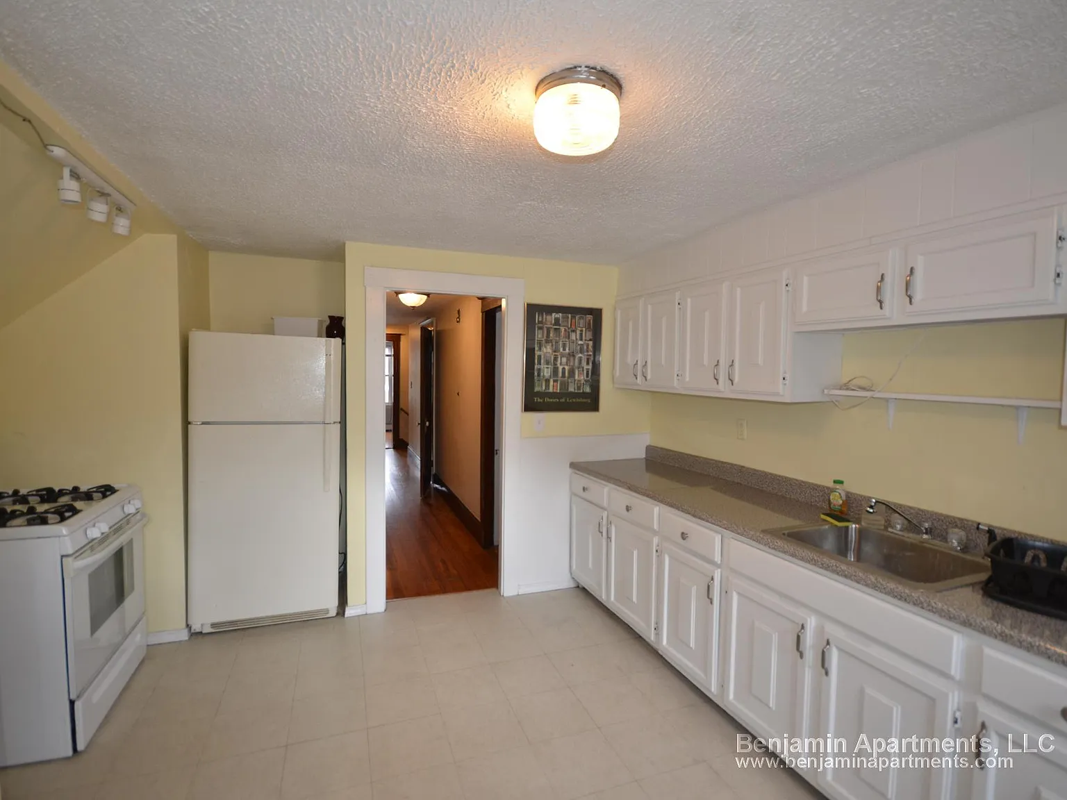 2 bed, 1000 sqft, $2,500 — Photo 2