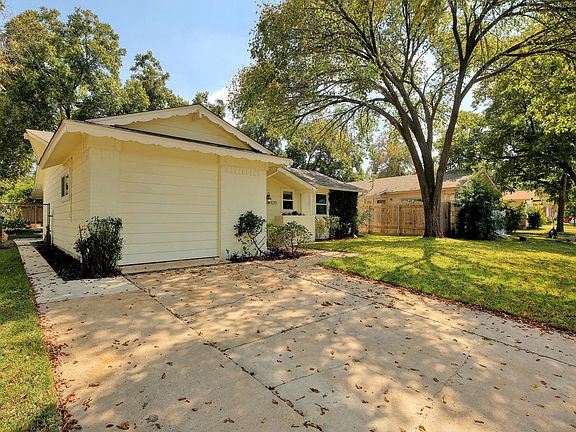 3rd image of 8215 Briarwood Ln