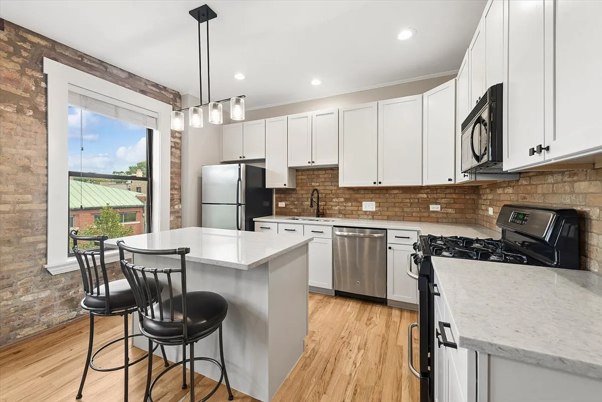 2 bed, 1000 sqft, $3,000 — Photo 3
