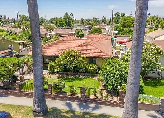 5th image of 211 S Cerritos Ave