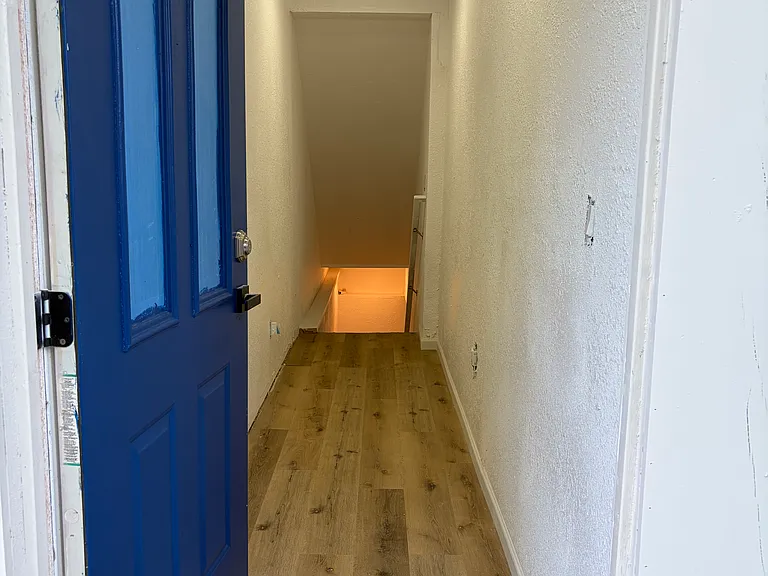 414 N Meldrum St #BASEMENT — Photo 2