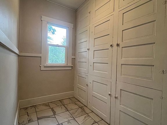 5th image of 915 5th Ave N