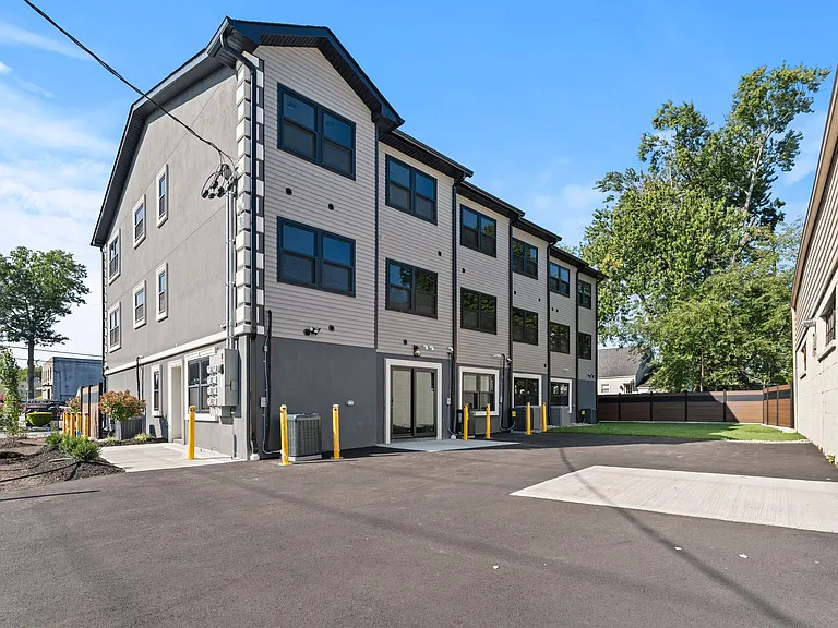 51 Bedford Ave #2A — Photo 19