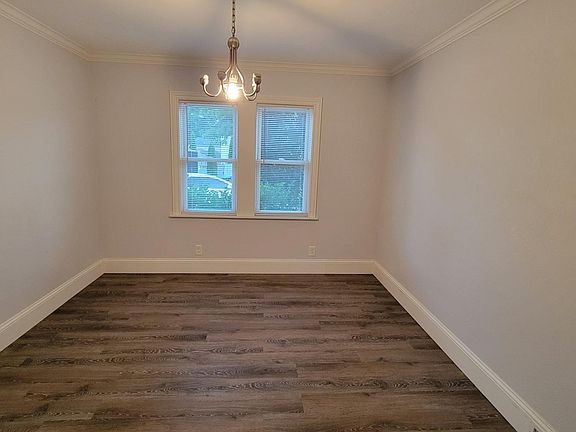 3rd image of 133 Lynnview Dr APT 2