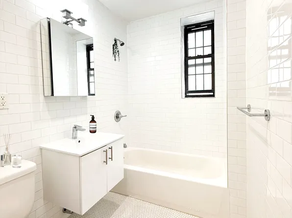 1075 Greene Avenue image 8 of 9