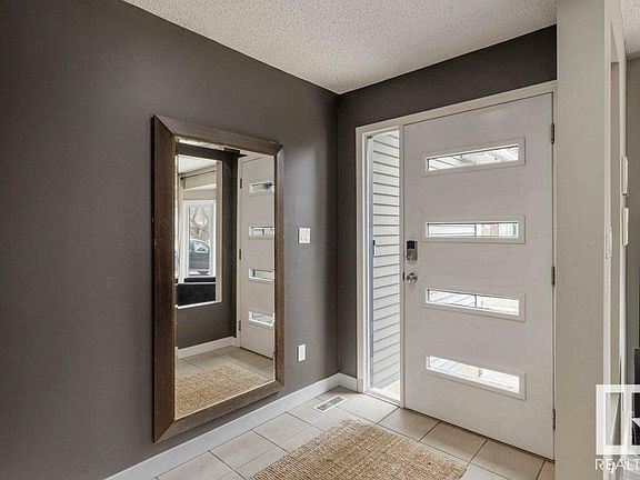 3rd image of 11 Waterford Pl