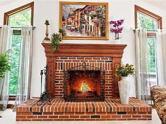 3rd image of 9220 Woods Way Dr
