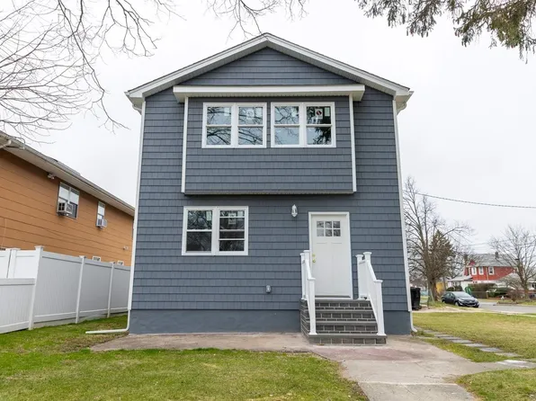 21 Nassau Parkway, Hempstead, NY 11550