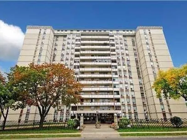 130 Neptune Dr #202, Toronto, ON M6A 1X5