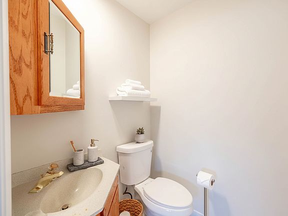 5th image of 637 Carroll Pkwy #203