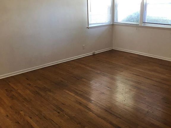 5th image of 1422 N Hollywood Way
