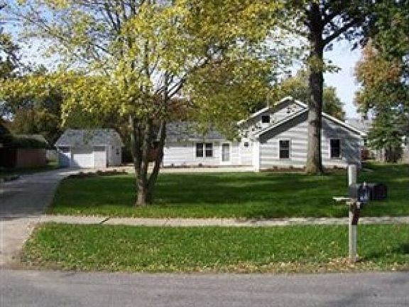 2nd image of 826 Lakewood Beach Dr