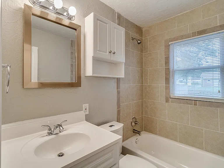 213 W Jacobs Dr — Photo 10