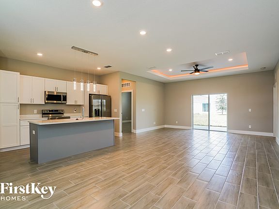 3rd image of 211 Hyacinth Ct