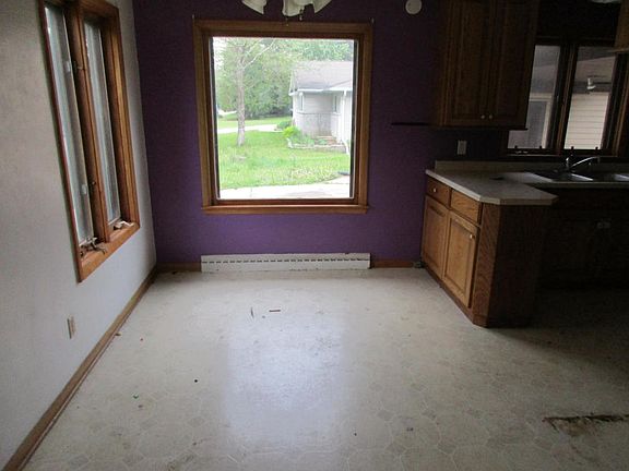 5th image of 222 E Arcade Ave