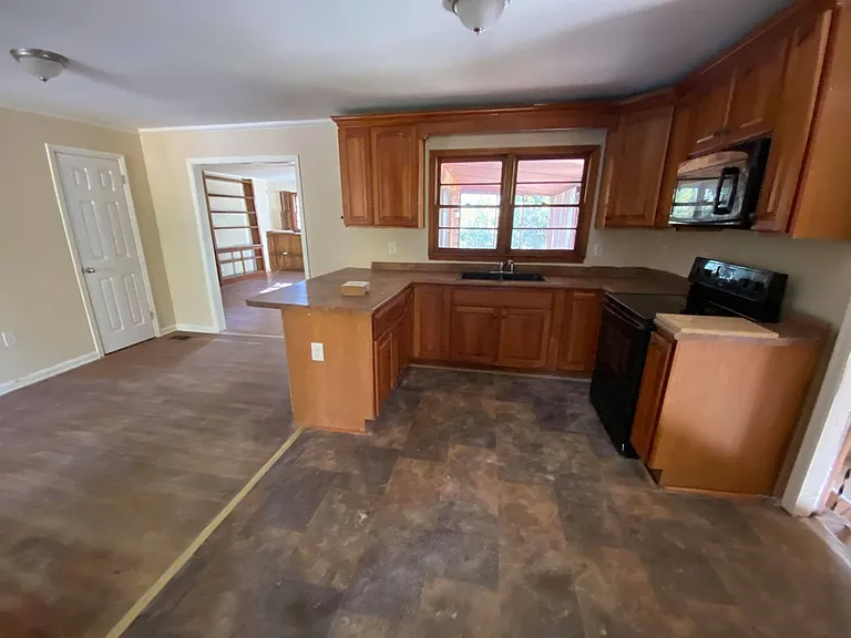 180 W Grantville Rd — Photo 8